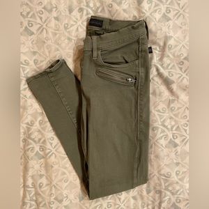 Rock & Republic Skinny Jeans Front Horizontal Pocket Zippers